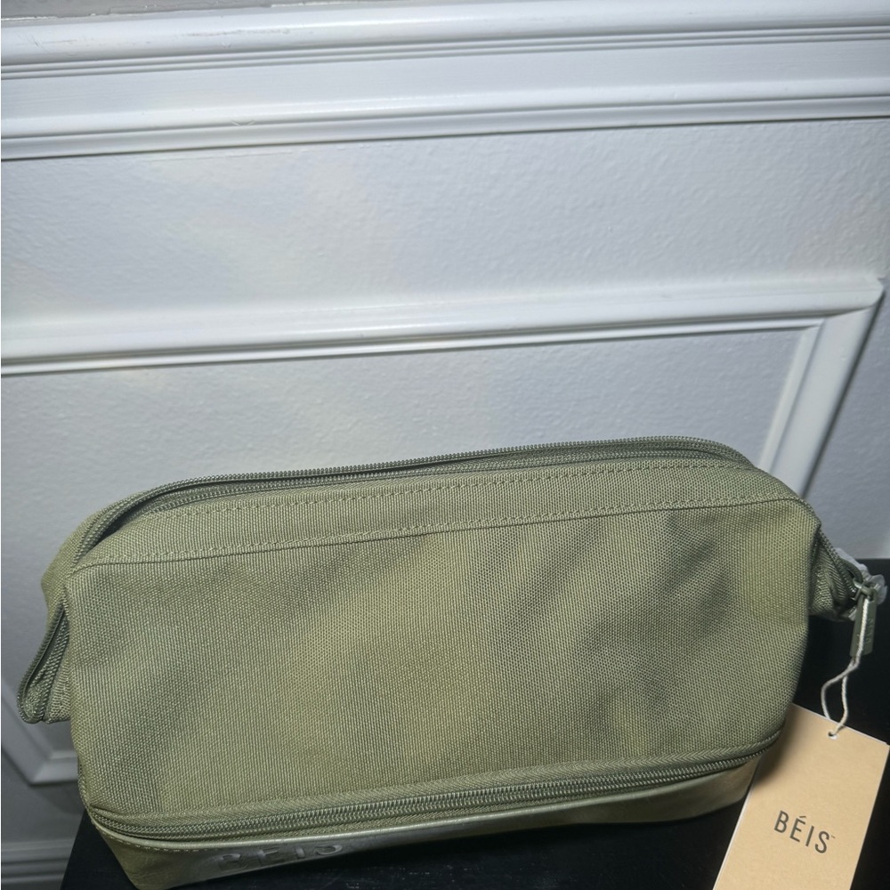 NWT BEIS Dopp Kit in Olive